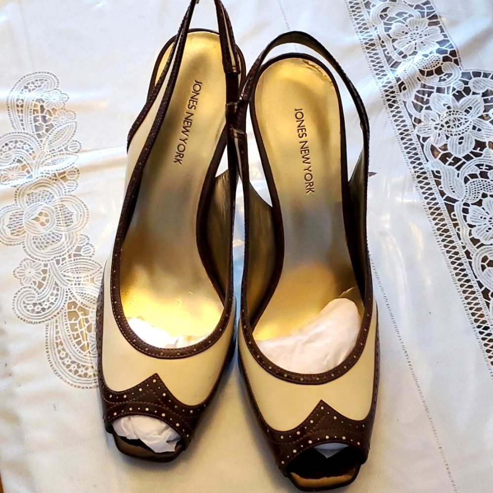 NIB. Jones New York Slingbacks